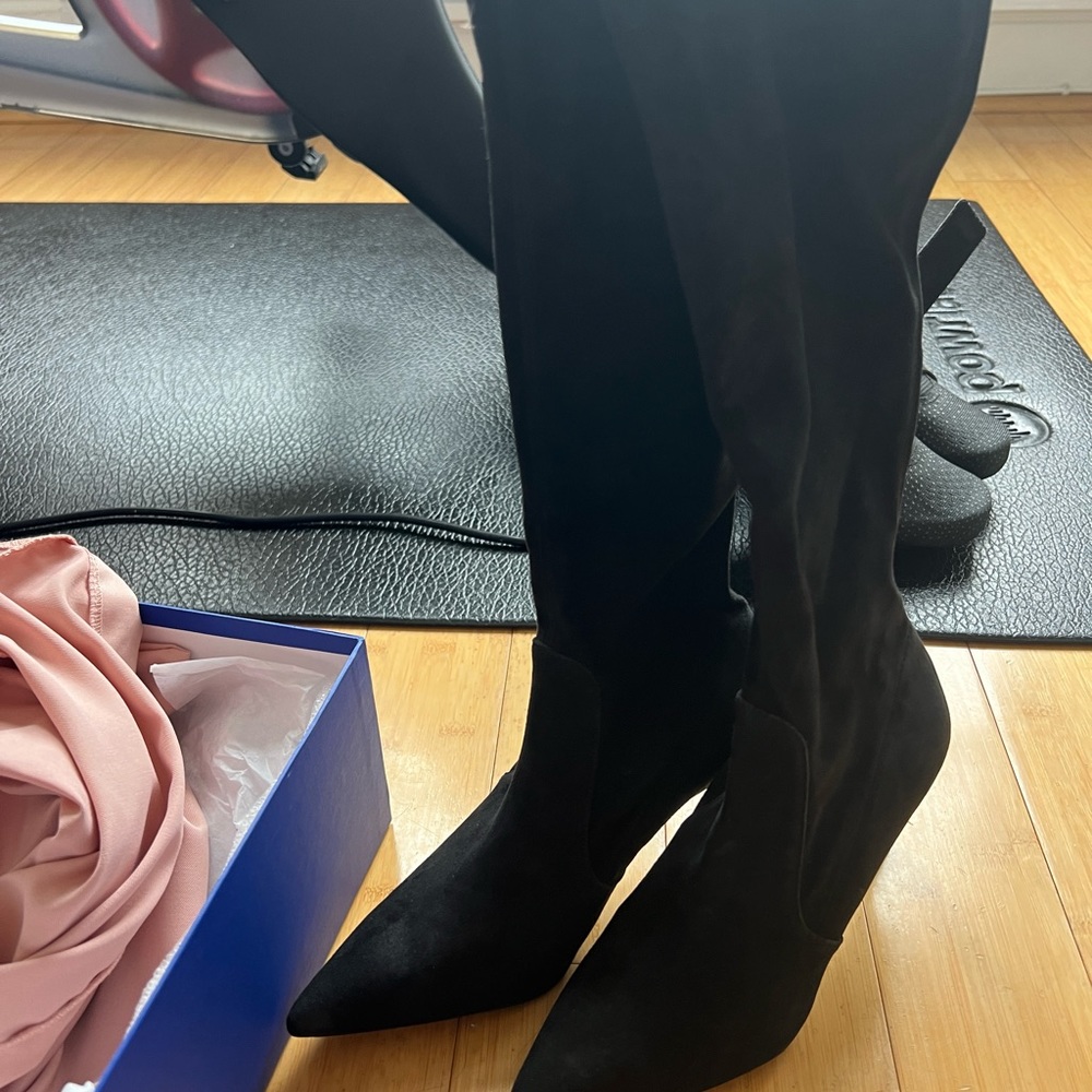 Brand New Stuart Weitzman - never used